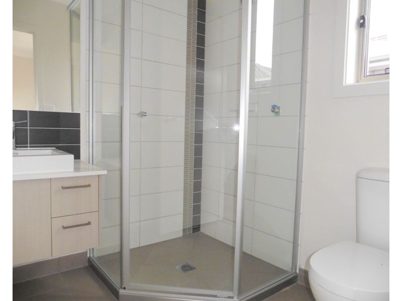 9 Baranello Crescent, Cranbourne East VIC 3977