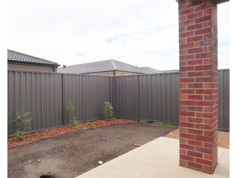 9 Baranello Crescent, Cranbourne East VIC 3977