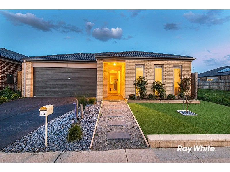 13 Firebird Street, Cranbourne East VIC 3977