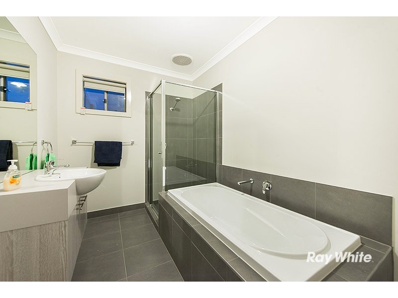 13 Firebird Street, Cranbourne East VIC 3977