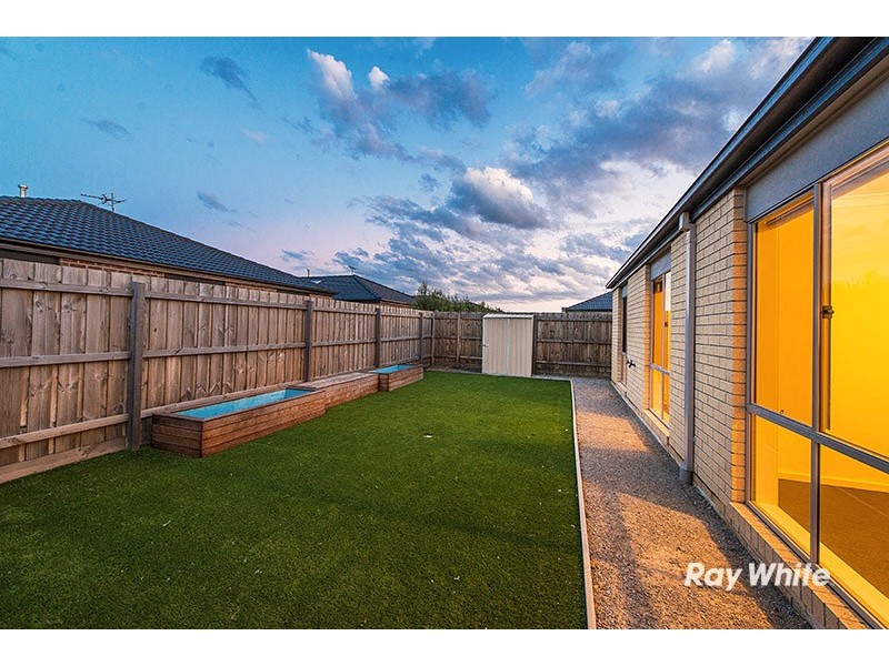 13 Firebird Street, Cranbourne East VIC 3977