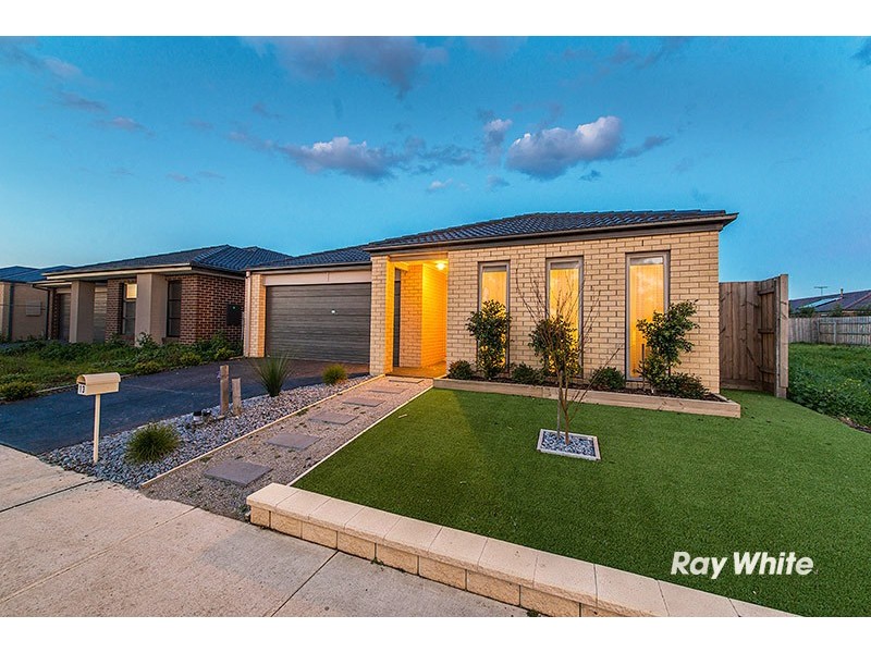 13 Firebird Street, Cranbourne East VIC 3977