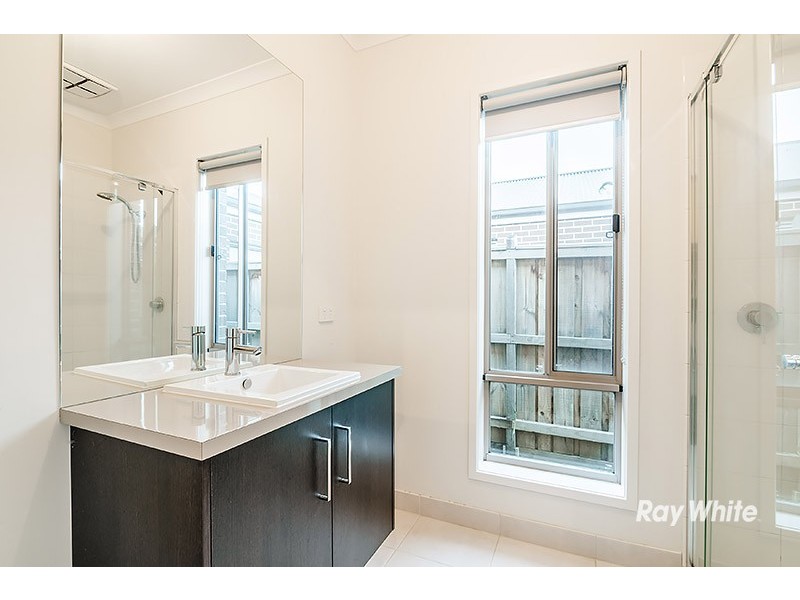 34 Goulburn Street, Cranbourne East VIC 3977
