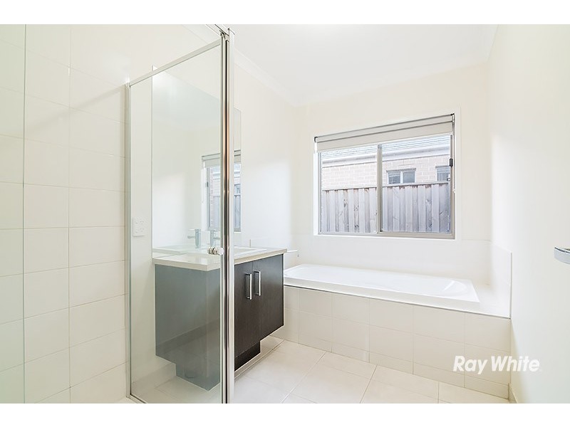 34 Goulburn Street, Cranbourne East VIC 3977