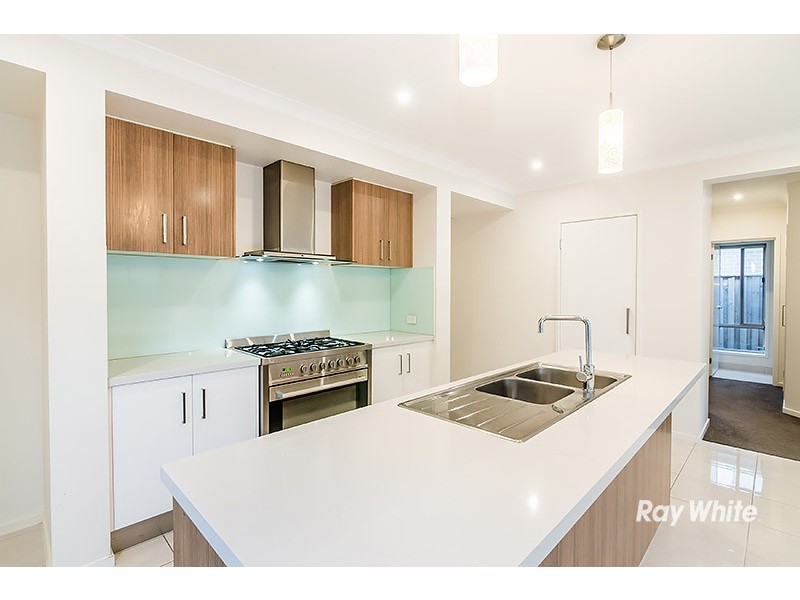 34 Goulburn Street, Cranbourne East VIC 3977