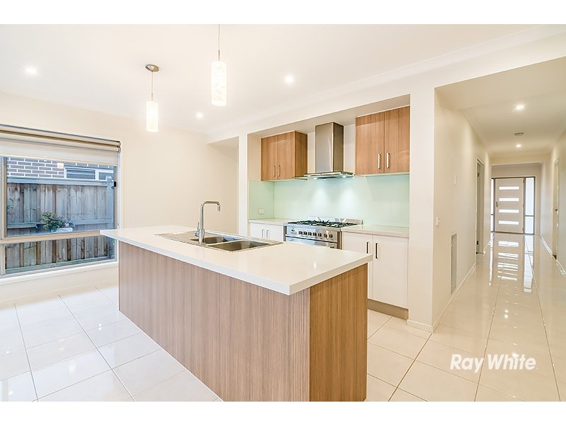 34 Goulburn Street, Cranbourne East VIC 3977