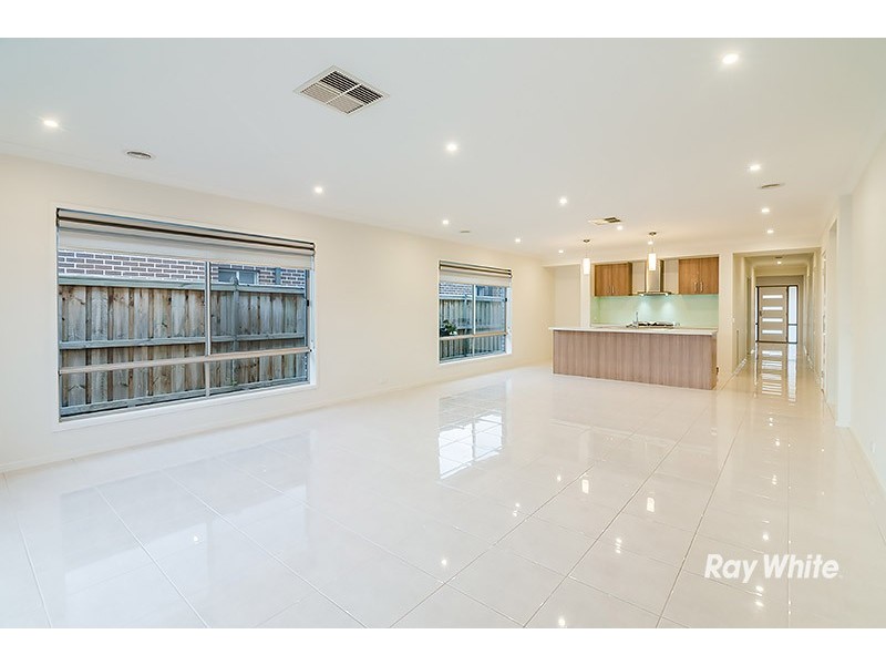 34 Goulburn Street, Cranbourne East VIC 3977