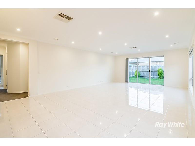 34 Goulburn Street, Cranbourne East VIC 3977