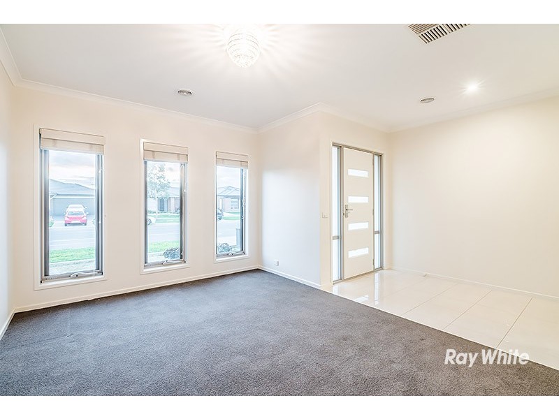 34 Goulburn Street, Cranbourne East VIC 3977
