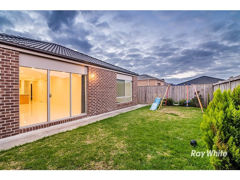 34 Goulburn Street, Cranbourne East VIC 3977