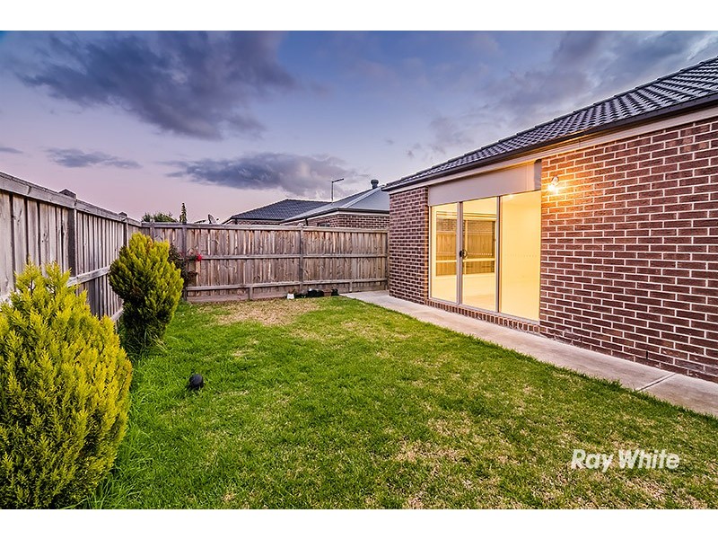 34 Goulburn Street, Cranbourne East VIC 3977