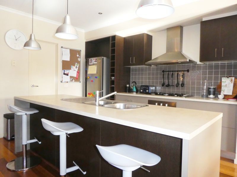 6 Lawton Grove, Berwick VIC 3806