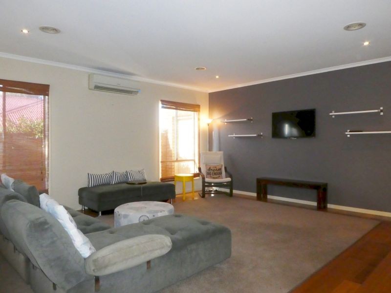 6 Lawton Grove, Berwick VIC 3806