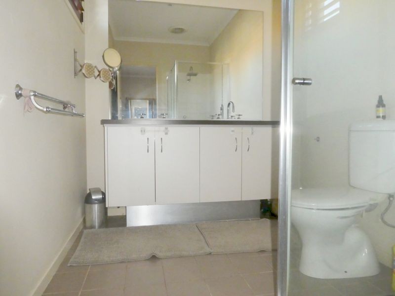 6 Lawton Grove, Berwick VIC 3806