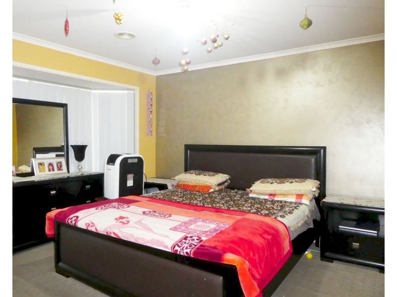 8 Pirita Place, Cranbourne West VIC 3977