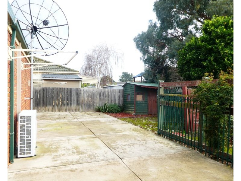 8 Pirita Place, Cranbourne West VIC 3977