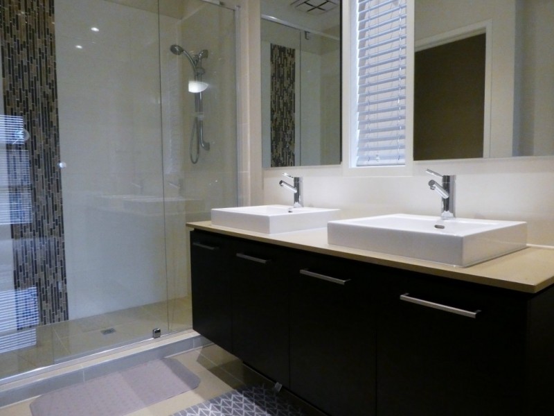 14 Aminya Grove, Clyde North VIC 3978