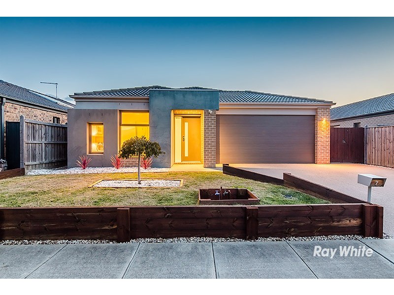 7 Pebble Avenue, Lyndhurst VIC 3975