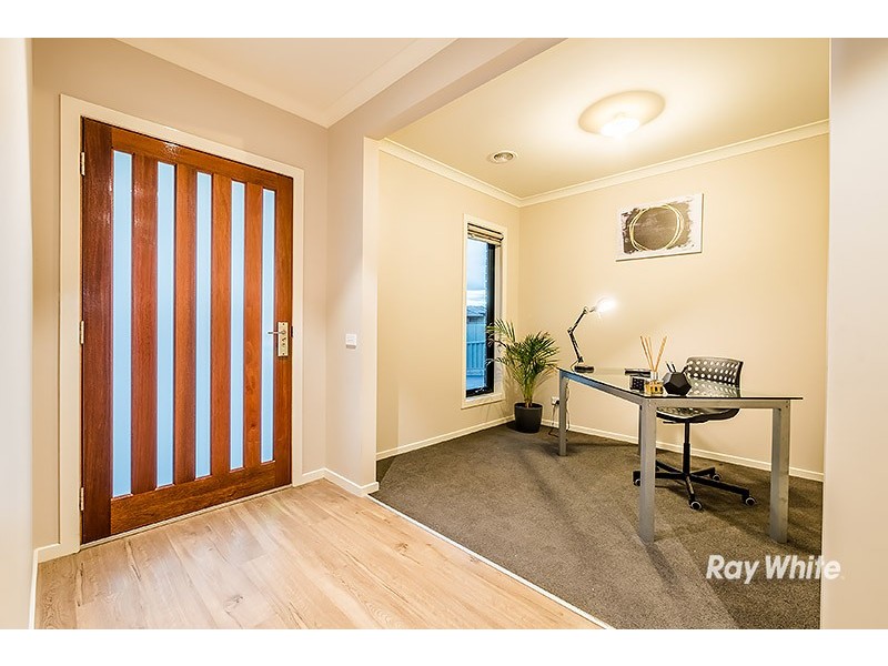 21 Dash Drive, Cranbourne East VIC 3977