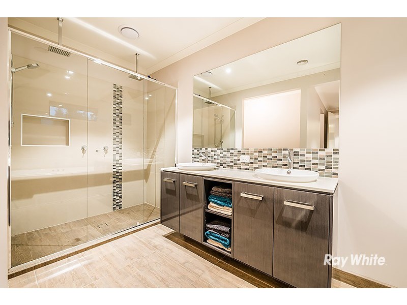 21 Dash Drive, Cranbourne East VIC 3977