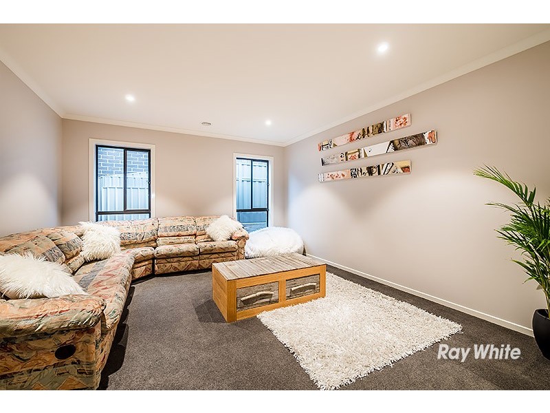 21 Dash Drive, Cranbourne East VIC 3977