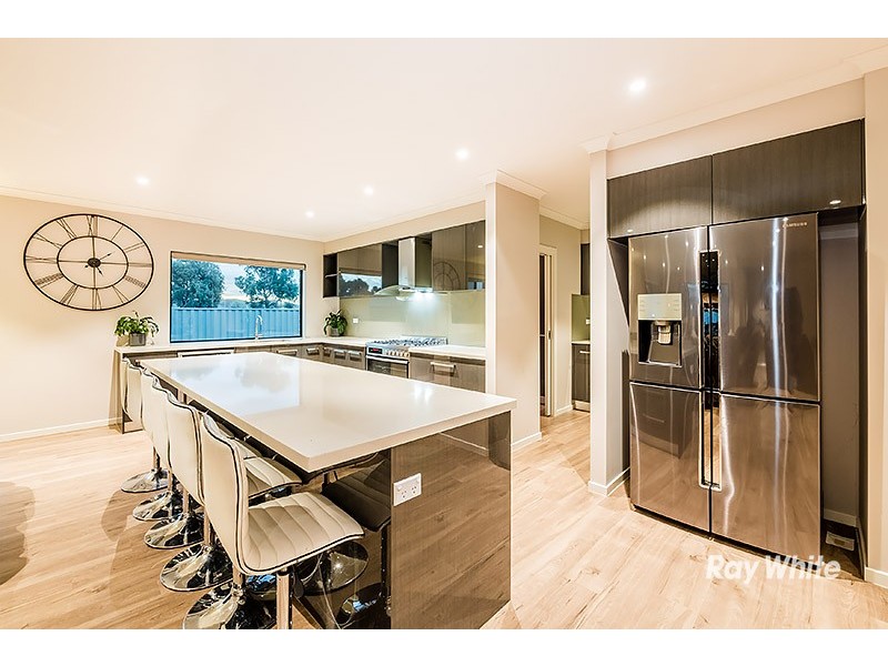 21 Dash Drive, Cranbourne East VIC 3977