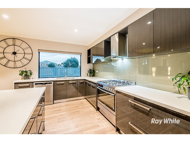 21 Dash Drive, Cranbourne East VIC 3977