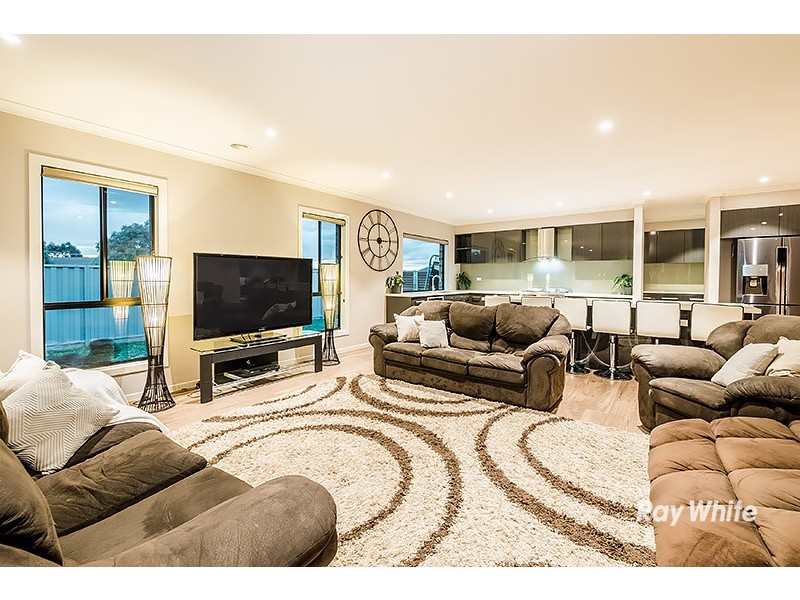 21 Dash Drive, Cranbourne East VIC 3977