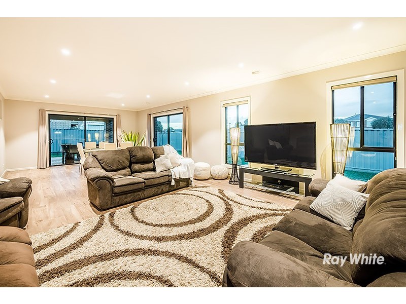 21 Dash Drive, Cranbourne East VIC 3977