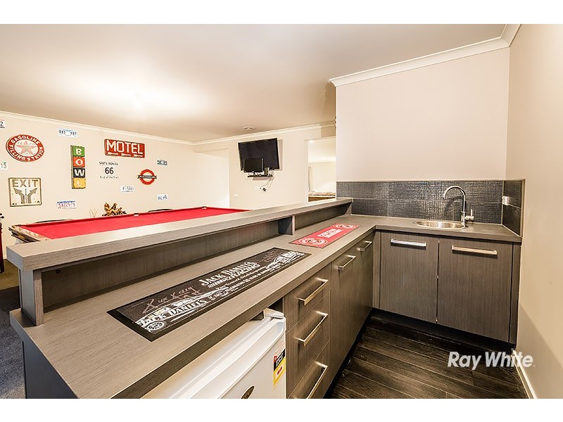 21 Dash Drive, Cranbourne East VIC 3977