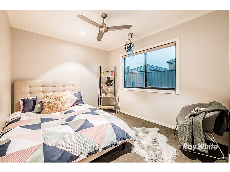 21 Dash Drive, Cranbourne East VIC 3977