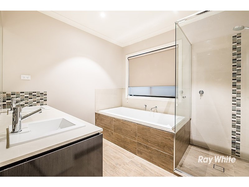 21 Dash Drive, Cranbourne East VIC 3977