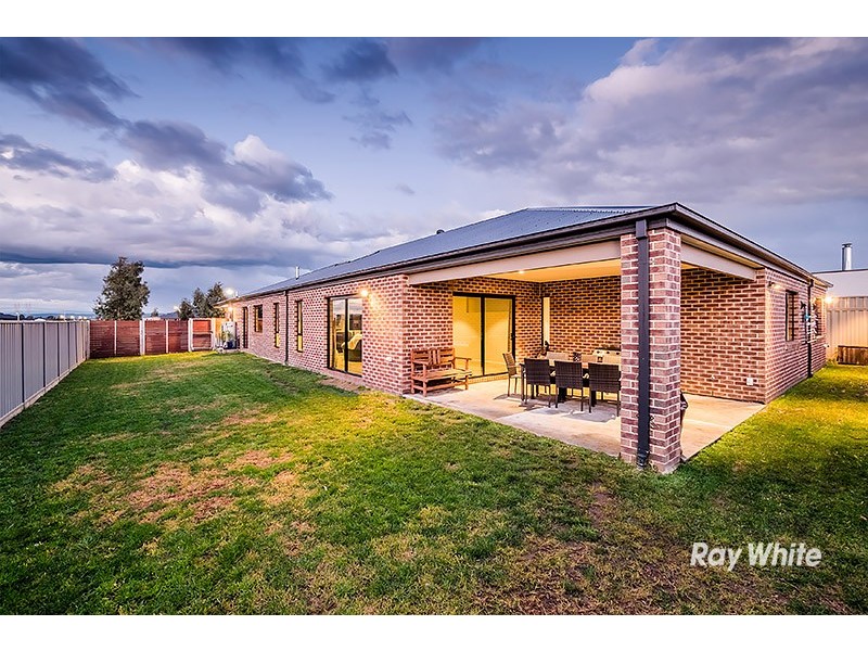 21 Dash Drive, Cranbourne East VIC 3977