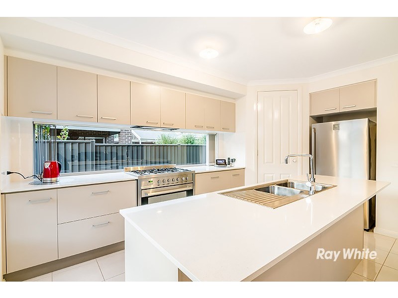 4 Cloverbank Drive, Cranbourne East VIC 3977