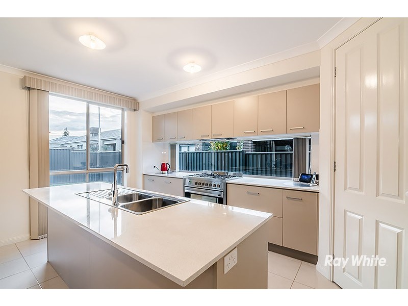 4 Cloverbank Drive, Cranbourne East VIC 3977