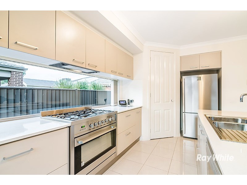 4 Cloverbank Drive, Cranbourne East VIC 3977