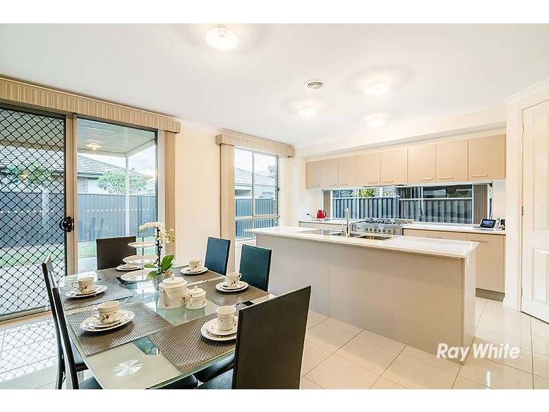 4 Cloverbank Drive, Cranbourne East VIC 3977