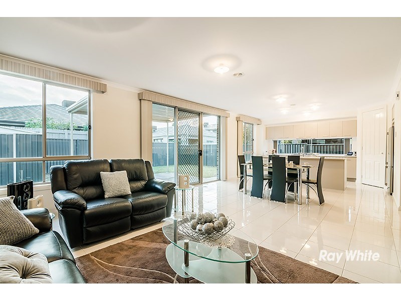 4 Cloverbank Drive, Cranbourne East VIC 3977