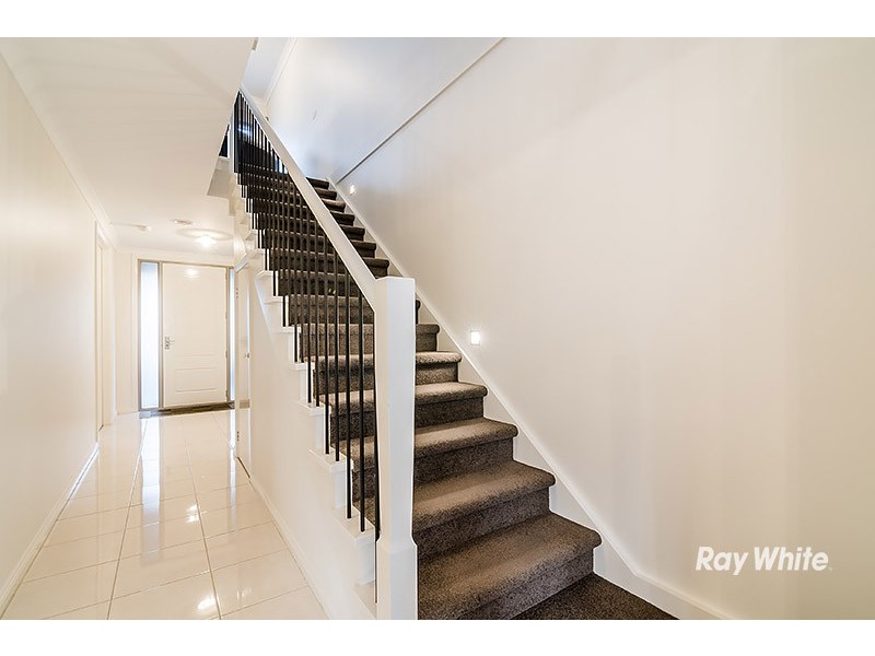 4 Cloverbank Drive, Cranbourne East VIC 3977