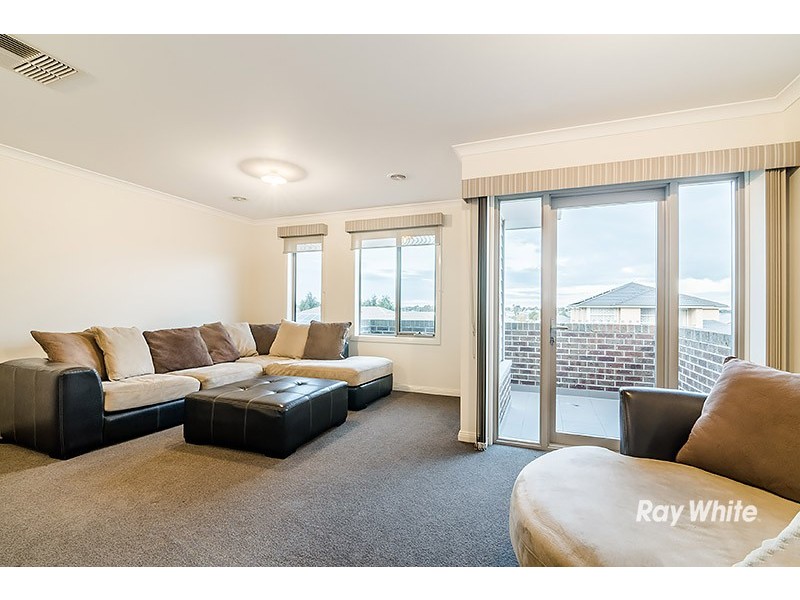 4 Cloverbank Drive, Cranbourne East VIC 3977