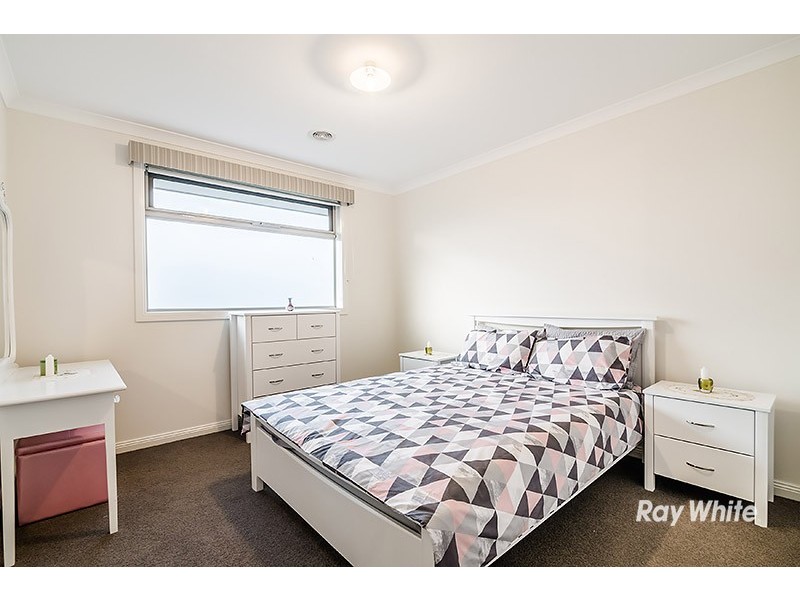 4 Cloverbank Drive, Cranbourne East VIC 3977