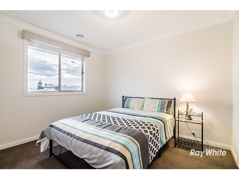 4 Cloverbank Drive, Cranbourne East VIC 3977