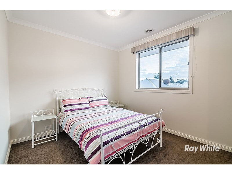 4 Cloverbank Drive, Cranbourne East VIC 3977