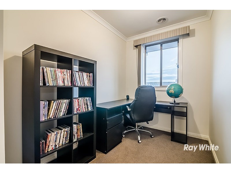 4 Cloverbank Drive, Cranbourne East VIC 3977