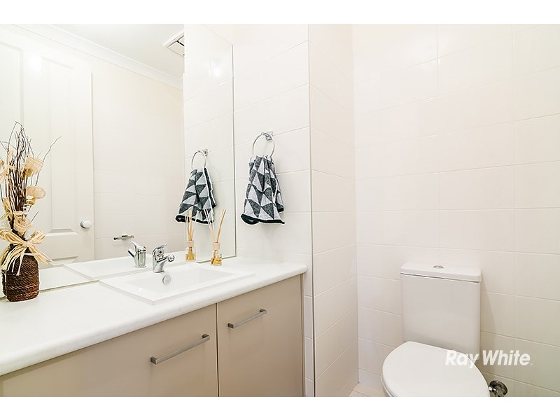 4 Cloverbank Drive, Cranbourne East VIC 3977