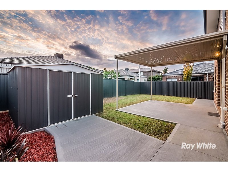 4 Cloverbank Drive, Cranbourne East VIC 3977