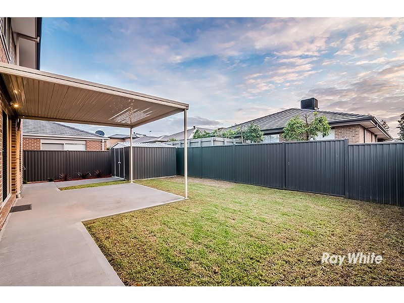 4 Cloverbank Drive, Cranbourne East VIC 3977