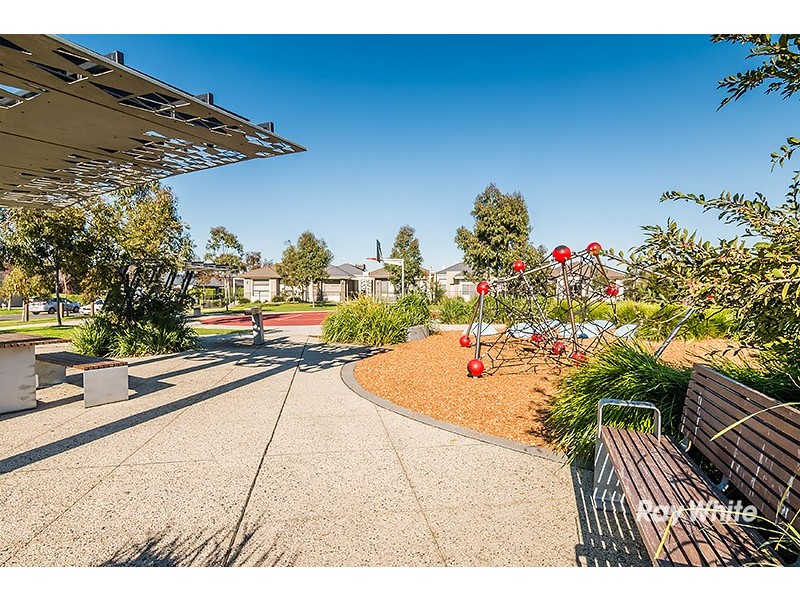 4 Cloverbank Drive, Cranbourne East VIC 3977