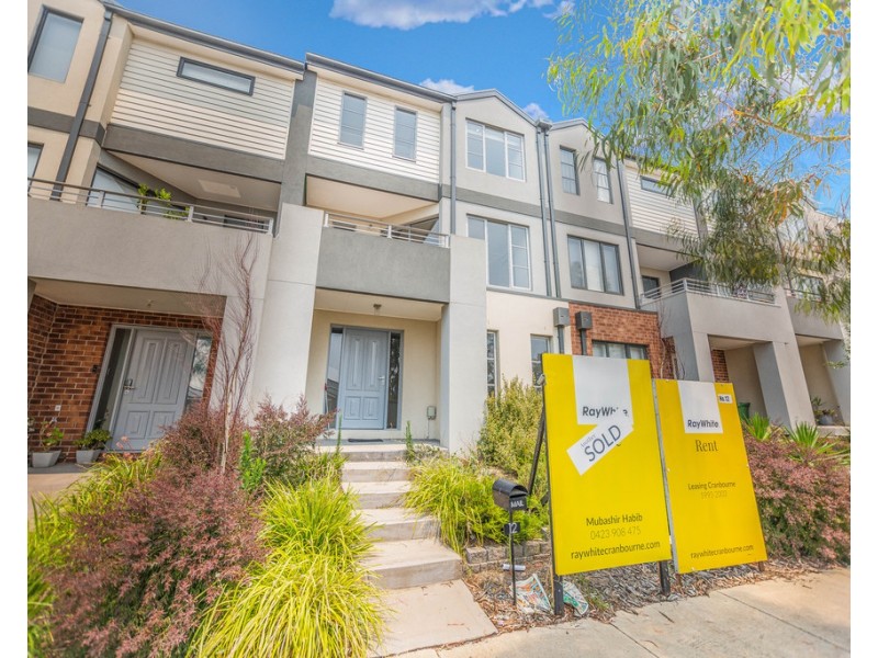 12/10-20 Mickleham Drive, Cranbourne North VIC 3977