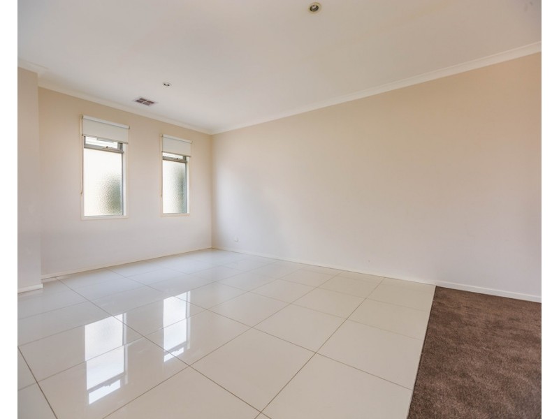 12/10-20 Mickleham Drive, Cranbourne North VIC 3977